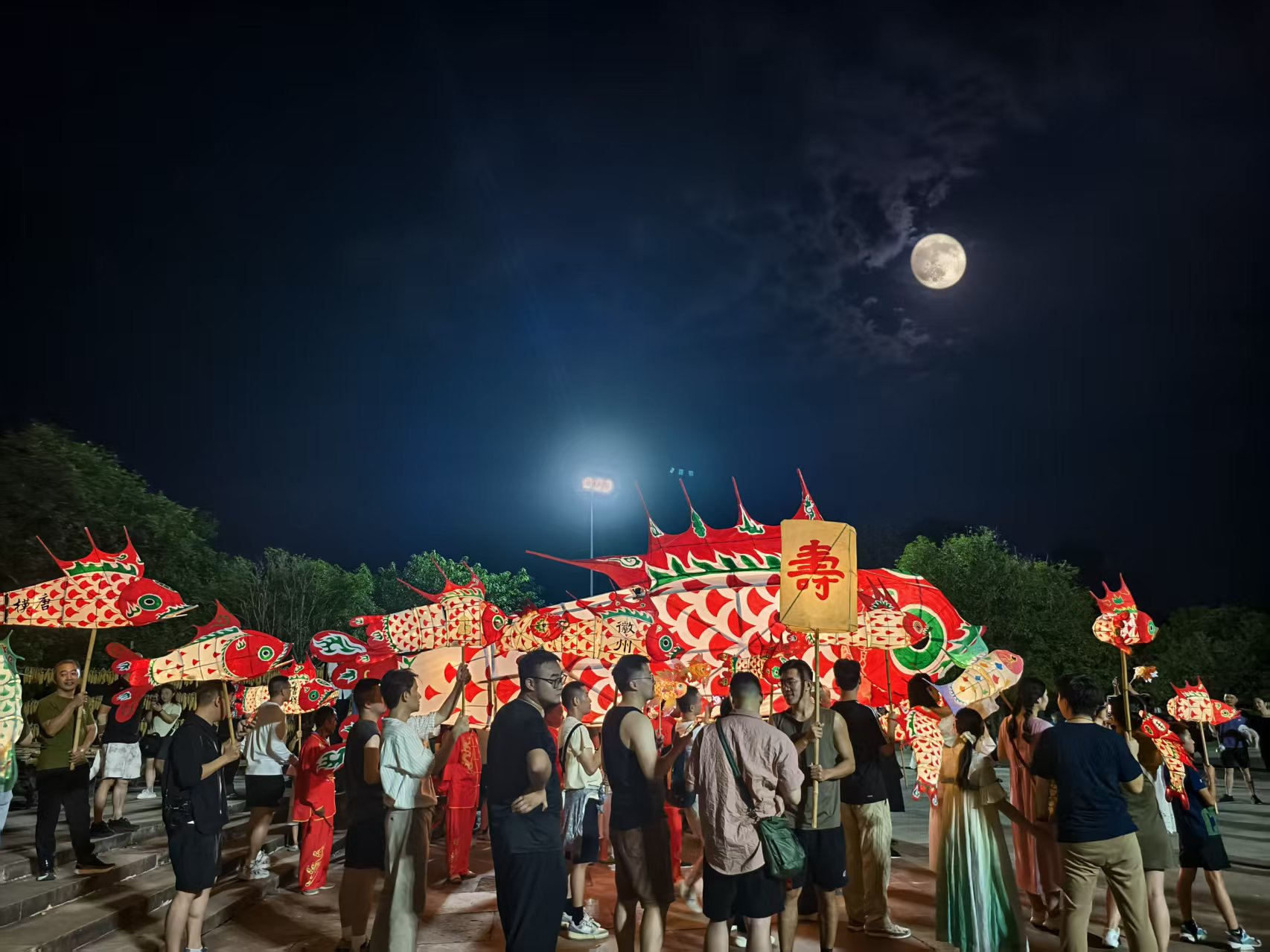 烟火游鱼映秋韵 唐模双节同庆欢乐游