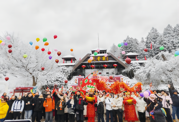 瑞雪迎宾客 喜乐庆元旦——天堂寨景区新年“开门红”